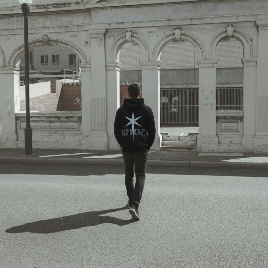 FELPA UNISEX STAR OVERSIZE con cappuccio e stampa sul retro